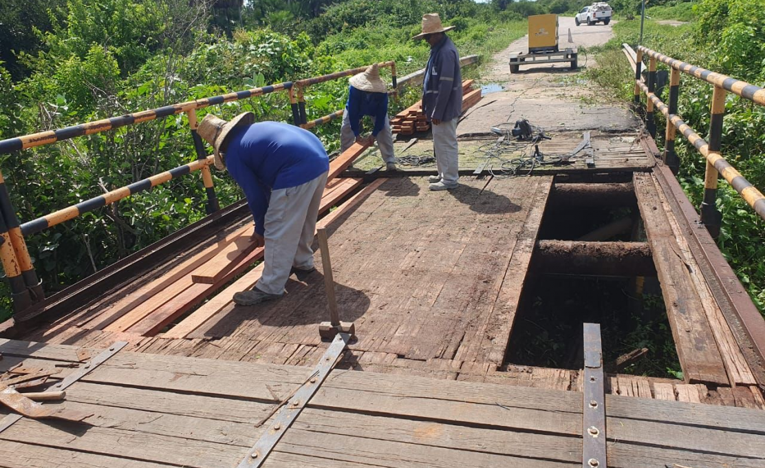 Prefeitura de Upanema e DER executam serviços de recuperação da ponte sobre a...